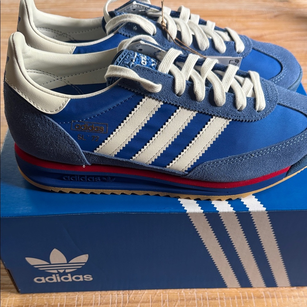 adidas original Blue and White Retro Runner Sneakers 7 Youth 8.5 Women’s